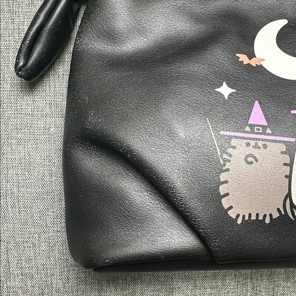 Pusheen x Unique Vintage Black Witch Pusheen & Friends Handbag - Picture 6 of 7